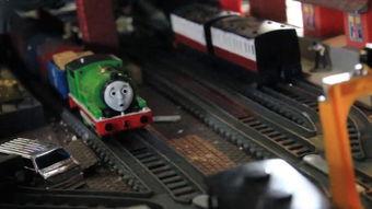 国产火车变形玩具视频,创意无限，童趣盎然